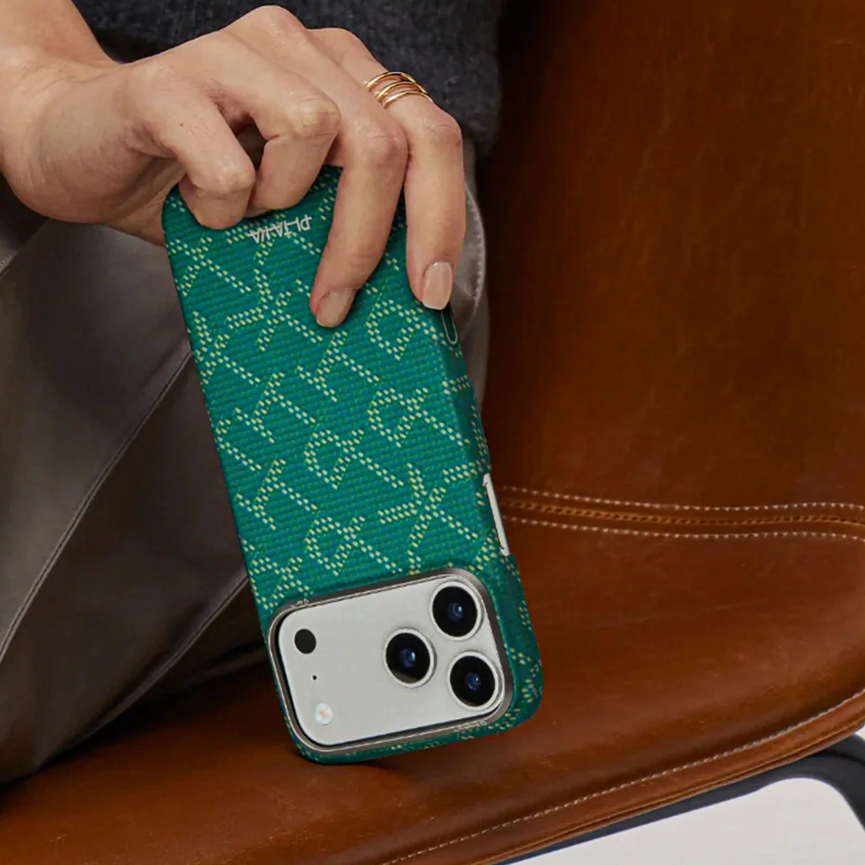 Pitaka Aramid Ultra-Slim Case With PitaTap for iPhone 17 Series PTK - Green/Gold