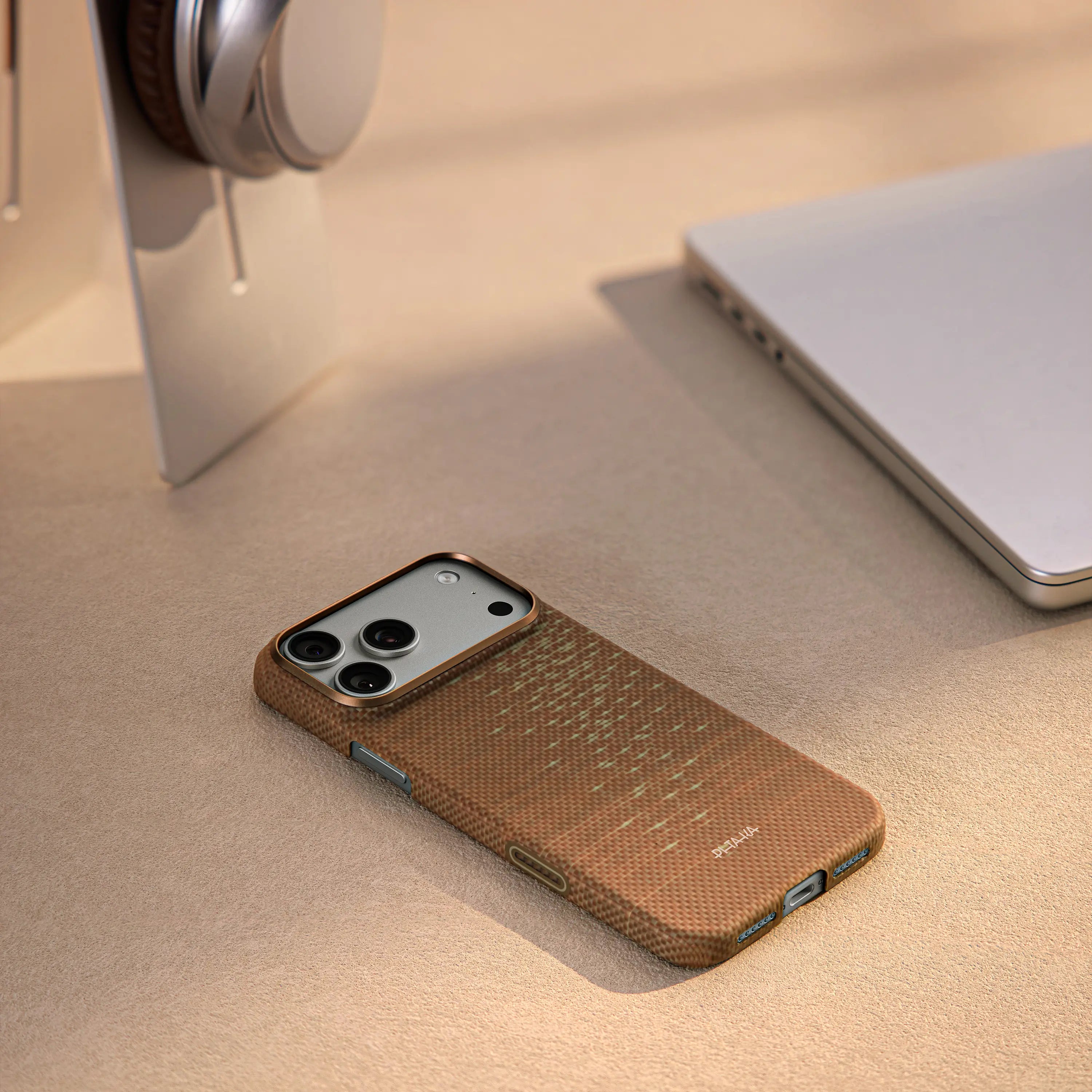 Pitaka Aramid Ultra-Slim Case With PitaTap for iPhone 17 Pro Max - Golden Glint