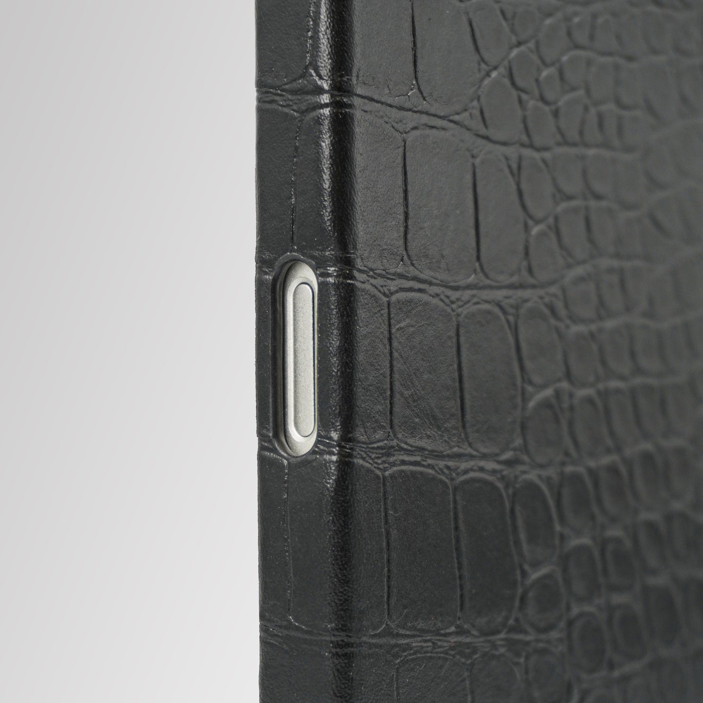 Javan Genuine Leather Case for iPhone 17 Pro Max With Crocodile Leather Pattern