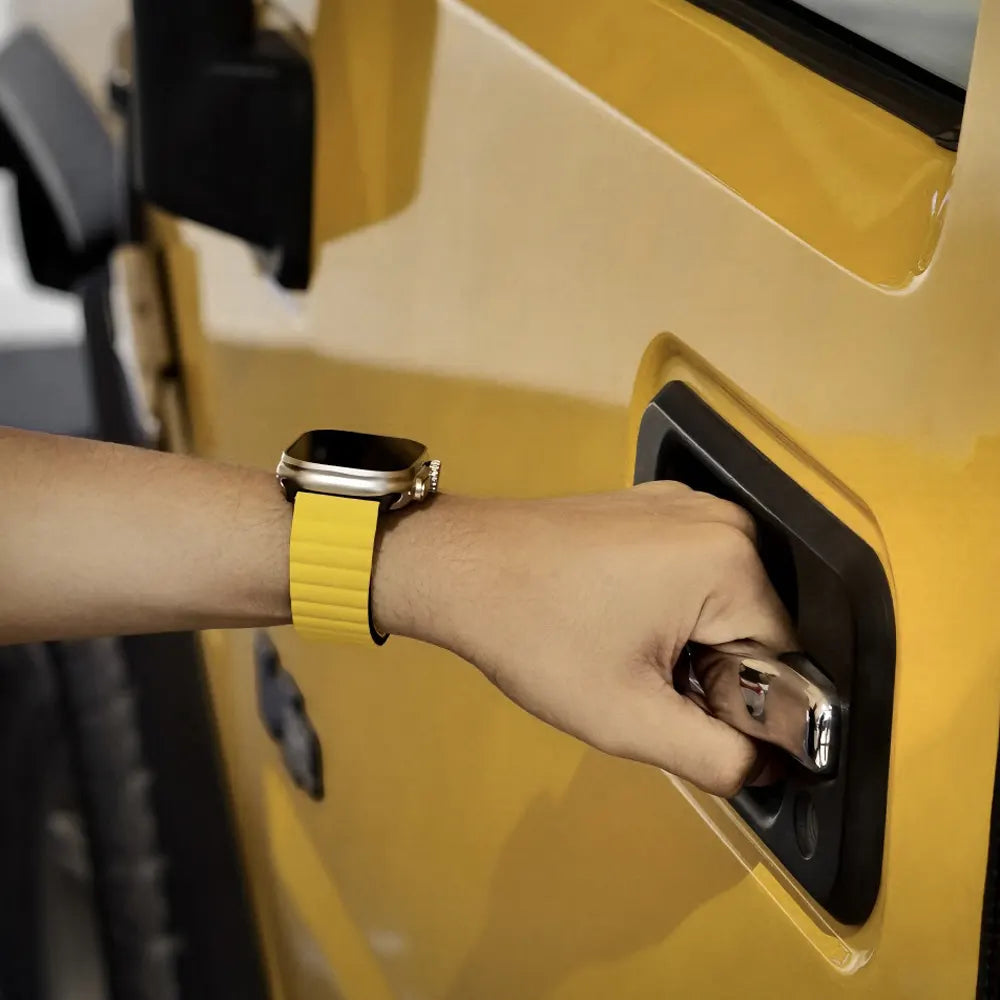 Invix Apple Watch Silicone Magnetic Band - Black/yellow