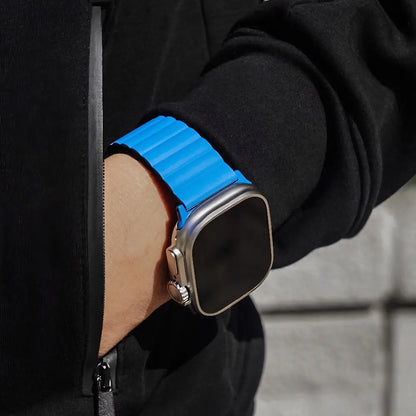 Invix Apple Watch Silicone Magnetic Band - Blue/Black